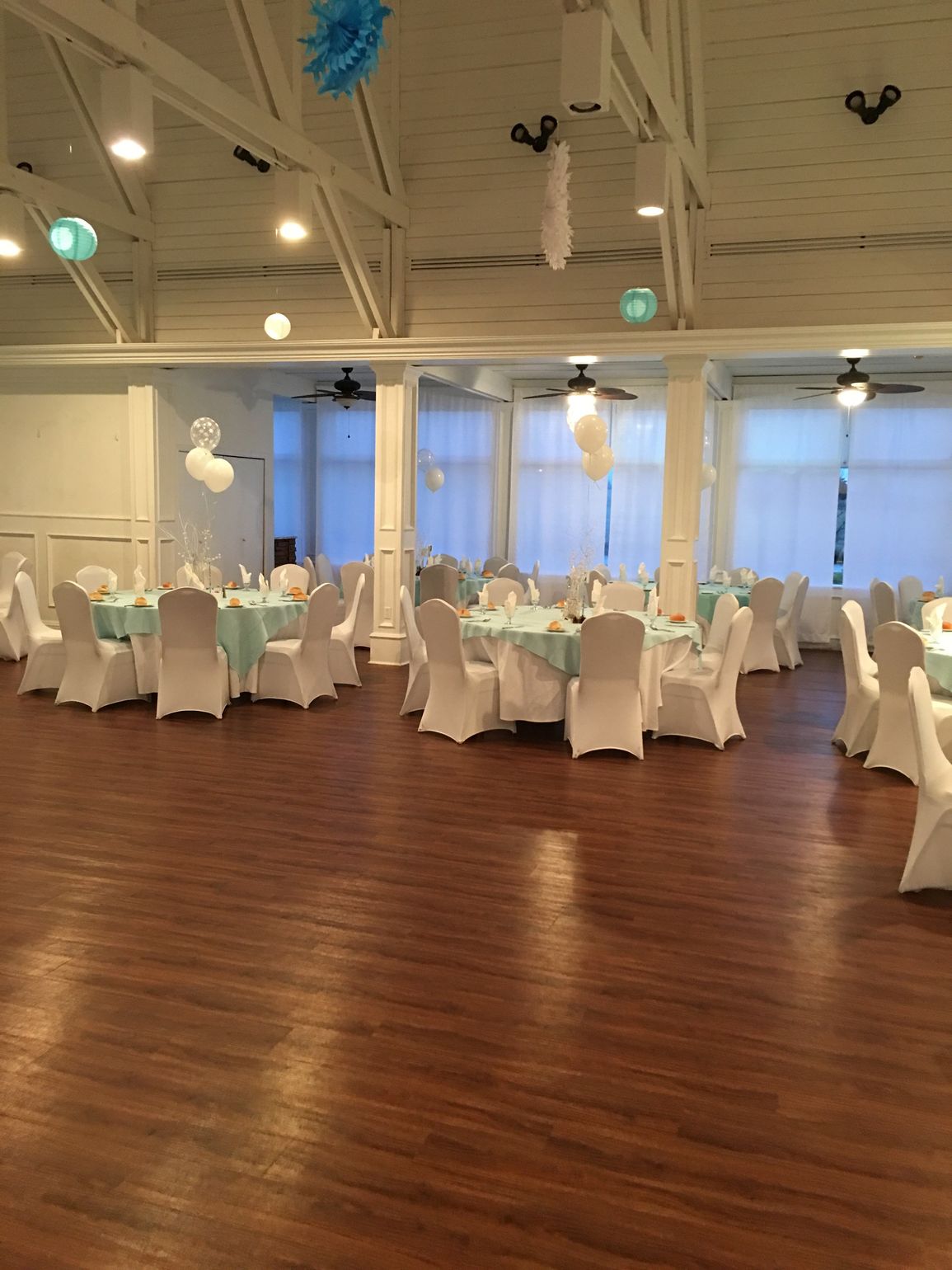 Sitting Arrangement at an event with white and blue balloons 1
